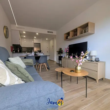 Chic 2 Bedroom With Comunal Pool Vm75 شقة